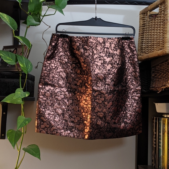 NWT Metallic short skirt - Picture 2 of 5